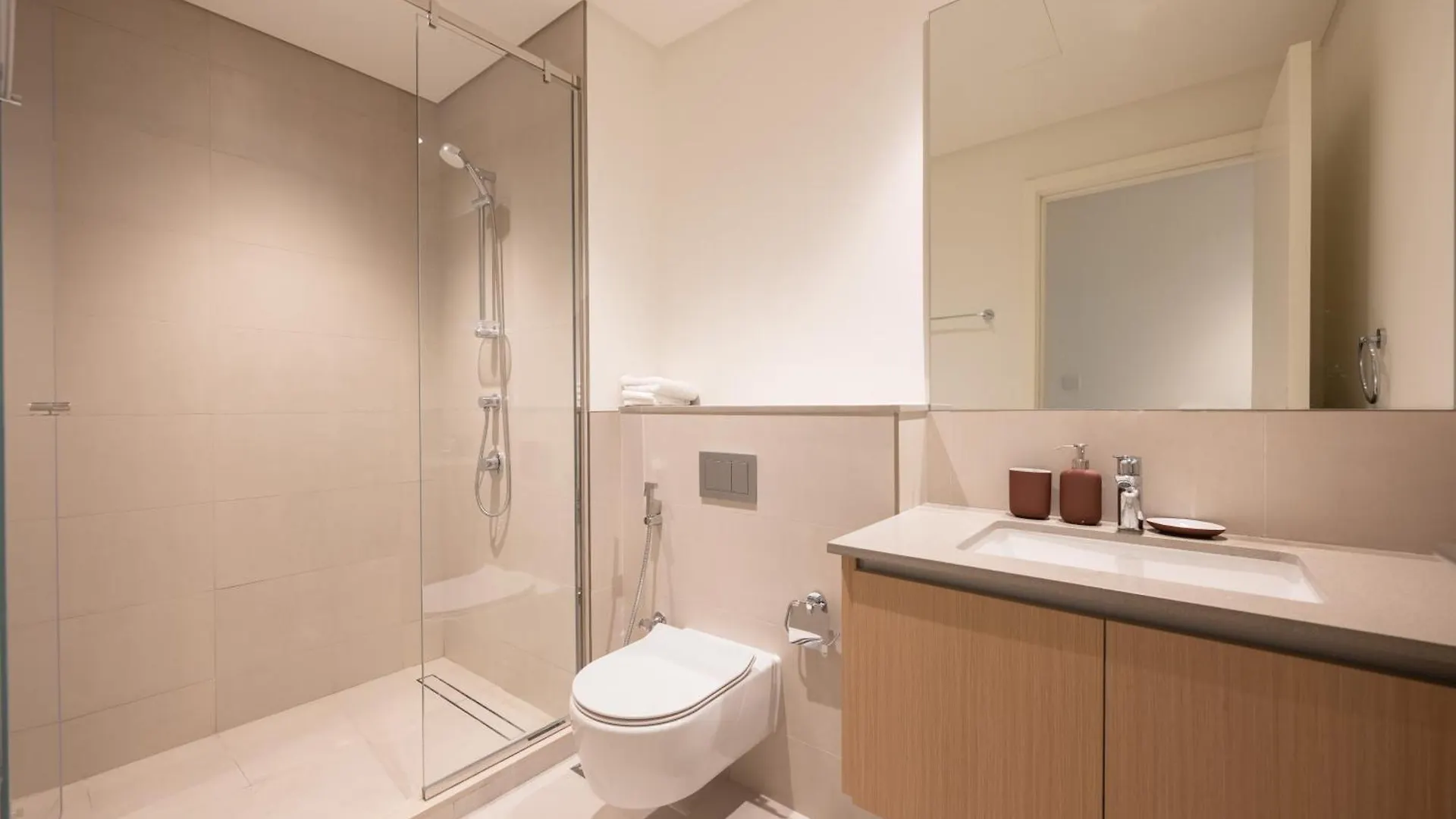 Designer 2Br In Creek Beach Summer 3Mins Walk To The Beach - 207 Dubai Apartment